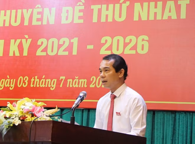 Tân Chủ tịch UBND TP Huế Võ Lê Nhật phát biểu nhận nhiệm vụ.