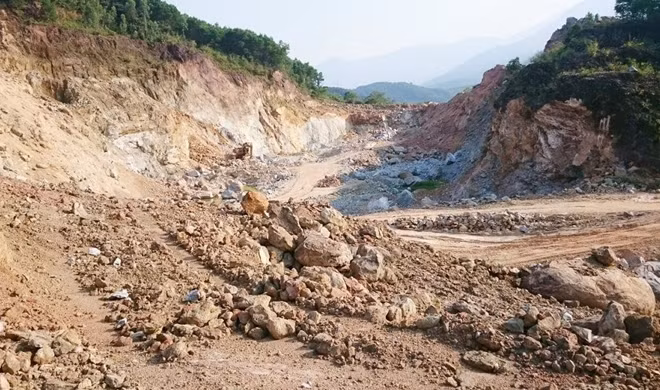 Mỏ đá Tam Lộc, nơi Công ty Lũng Lô và Công ty Sông Lô khai thác.