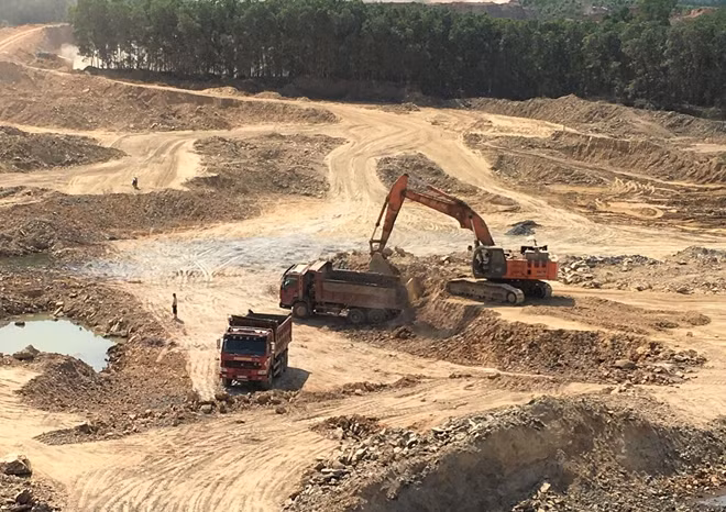 Mỏ đất của Công ty Đồng Tâm bị yêu cầu dừng khai thác để kiểm tra, xử lý vi phạm.