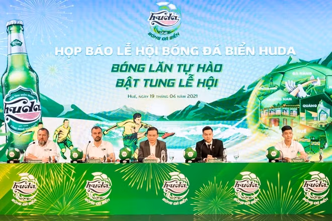 Đại diện Carlsberg Việt Nam, Tổng cục TDTD và VFF tại buổi họp báo công bố thông tin về lễ hội bóng đá biển Huda 2021.