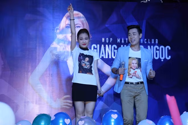 Ở phần đầu chương trình, Giang Hồng Ngọc cùng MC Nguyên Khang gây bất ngờ với màn đổi áo và biểu diễn chung ca khúc “My Every thing”.