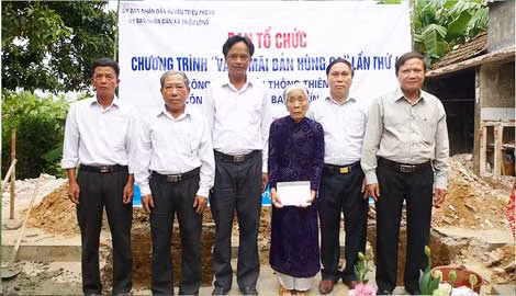 BTC chương trình xây nhà tình nghĩa cho người có công với cách mạng tại xã Triệu Long, huyện Triệu Phong, tỉnh Quảng Trị.