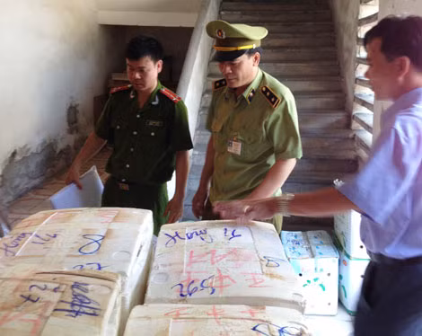 Thực phẩm nhập lậu bị lực lượng Quản lý thị trường và Công an tỉnh Quảng Ninh thu giữ.