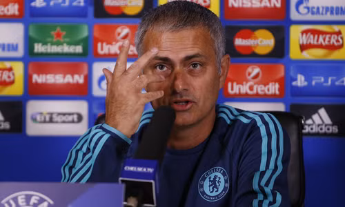 Mourinho mới xuống tóc sau trận thua Everton ở Ngoại hạng Anh cuối tuần qua. Ảnh: Reuters.