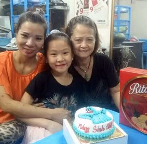 Bà Nguyễn Thị Mai Hạnh và chị Tạ Thu Trang – cặp mẹ con đầu tiên được phát hiện trao nhầm.