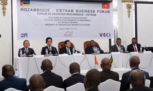 Chủ tịch nước Trương Tấn Sang dự và phát biểu tại Diễn đàn doanh nghiệp Việt Nam - Mozambique.