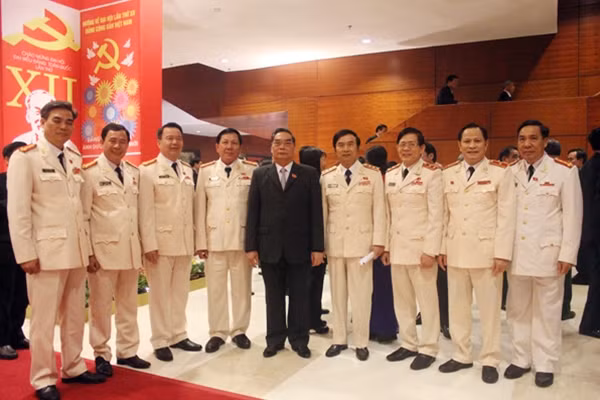 Đồng chí Lê Hồng Anh, Uỷ viên Bộ Chính trị, Thường trực Ban Bí thư Trung ương Đảng; Thượng tướng Đặng Văn Hiếu, Uỷ viên trung ương Đảng, Thứ trưởng Thường trực Bộ Công an và các đại biểu đoàn đại biểu Đảng ủy Công an trung ương.
