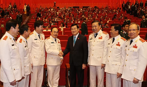 Chủ tịch nước với các đại biểu Đảng bộ Công an Trung ương.