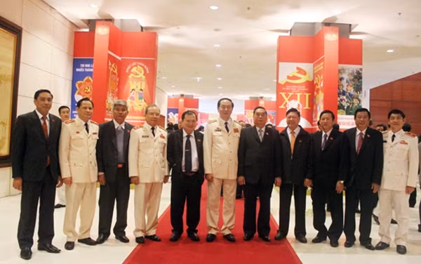 Đồng chí Lê Hồng Anh, Uỷ viên Bộ Chính trị, Thường trực Ban Bí thư Trung ương Đảng; Đại tướng Trần Đại Quang, Uỷ viên Bộ Chính trị, Bí thư Đảng ủy Công an Trung ương, Bộ trưởng Bộ Công an và các đại biểu.