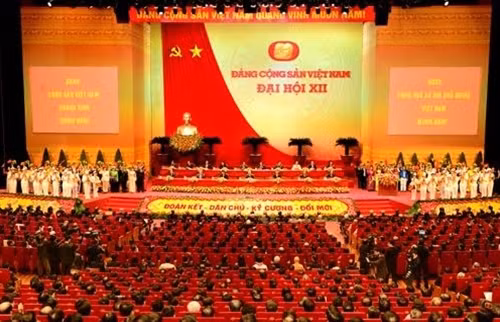 Các đại biểu tham dự Đại hội đại biểu toàn quốc lần thứ XII Đảng Cộng sản Việt Nam đều nhất trí cao (100%) với báo cáo của Ban Chấp hành Trung ương khóa XI trình Đại hội XII.