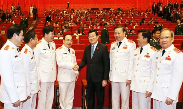 Chủ tịch nước Trương Tấn Sang với các đại biểu Đảng ủy Công an Trung ương.
