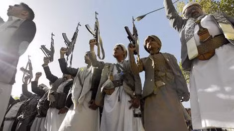 Phiến quân Houthi ở thủ đô Sanaa phản đối một nghị quyết của Hội đồng Bảo an Liên Hiệp Quốc hôm 16/4. Phiến quân Houthi ở thủ đô Sanaa phản đối một nghị quyết của Hội đồng Bảo an Liên Hiệp Quốc hôm 16/4.