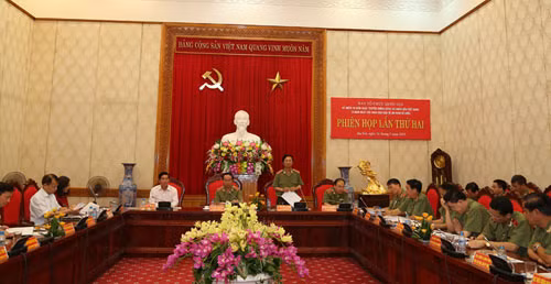 Thượng tướng Đặng Văn Hiếu, Ủy viên TW Đảng, Thứ trưởng Thường trực Bộ Công an, Phó trưởng Ban Thường trực Ban Tổ chức quốc gia phát biểu tại Phiên họp. Thượng tướng Đặng Văn Hiếu, Ủy viên TW Đảng, Thứ trưởng Thường trực Bộ Công an, Phó trưởng Ban Thường trực Ban Tổ chức quốc gia phát biểu tại Phiên họp.