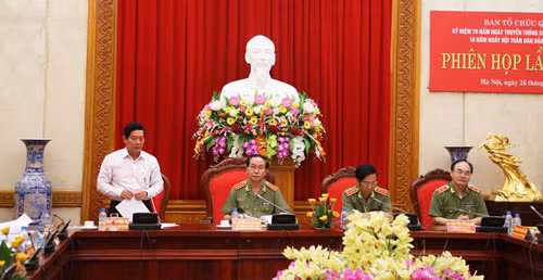 Đồng chí Huỳnh Vĩnh Ái, Thứ trưởng Bộ Văn hóa, Thể thao và Du lịch, Phó trưởng Ban Tổ chức quốc gia phát biểu tại phiên họp. Đồng chí Huỳnh Vĩnh Ái, Thứ trưởng Bộ Văn hóa, Thể thao và Du lịch, Phó trưởng Ban Tổ chức quốc gia phát biểu tại phiên họp.