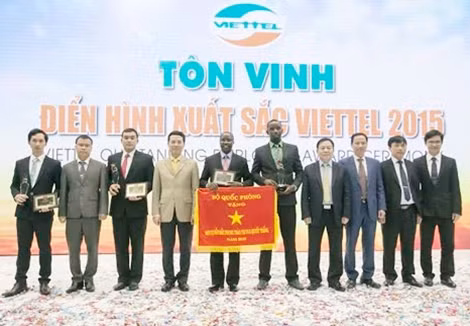 Năm nay, Viettel tôn vinh 3 tập thể và 6 cá nhân điển hình xuất sắc đại diện cho các đơn vị của Viettel trên toàn cầu.
