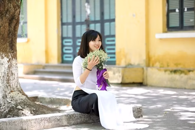 Áo dài trắng thướt tha mơ mộng