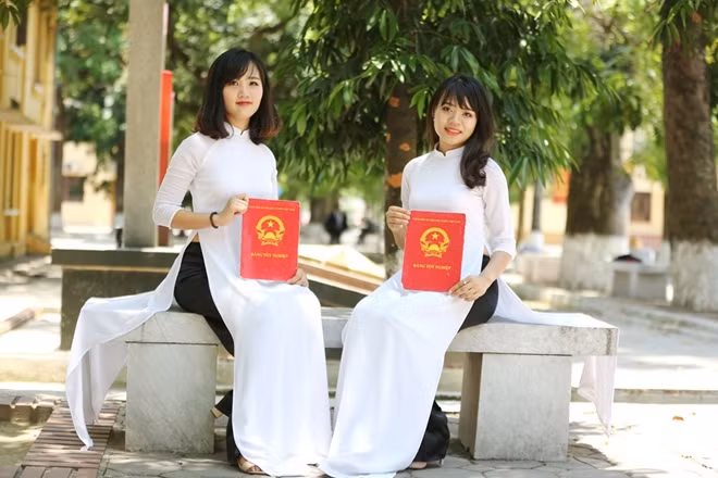 Để ghi dấu kỷ niệm 4 năm học tập và rèn luyện tại trường, các lớp của khóa D46 đã lên ý tưởng chụp những bộ ảnh kỷ yếu ấn tượng ghi lại những khoảnh khắc đẹp .