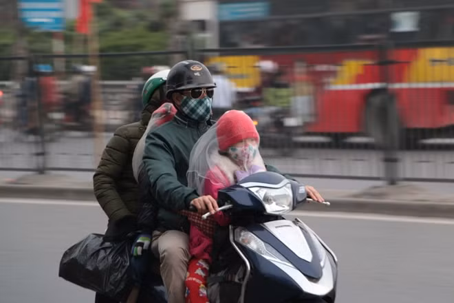 Nhiều người không chọn phương tiện công cộng trở lại Thủ đô mà chọn phương tiện cá nhân.
