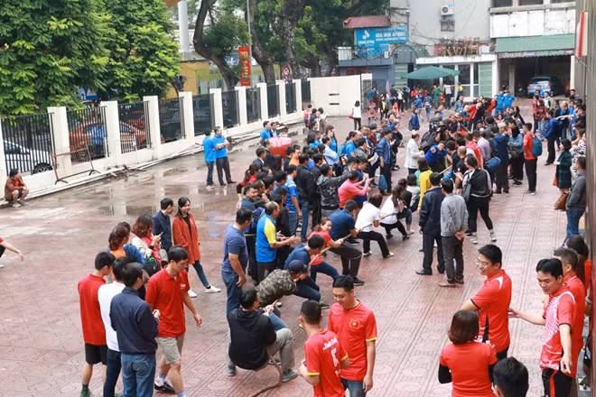 Môn kéo co thu hút số lượng VĐV tham gia thi đấu và cổ vũ đông đảo.