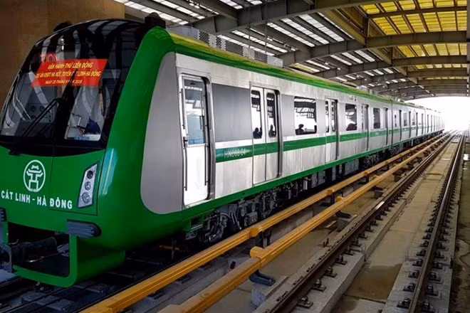 Mỗi đoàn tàu có 4 toa dài khoảng 80 m, sức chứa lên đến 1.000 hành khách. Vỏ tàu làm bằng thép không gỉ theo tiêu chuẩn châu Âu.