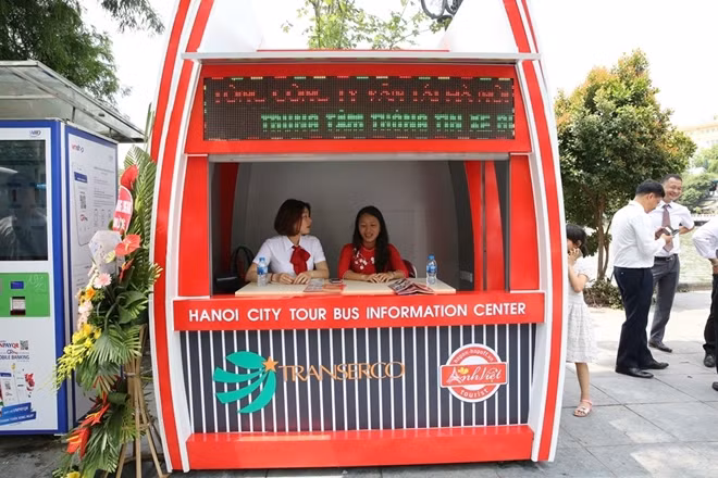 Tuyến buýt 01 Hanoi City tour Hop on - Hop off có lộ trình đi qua 25 phố với 13 điểm dừng, tạo điều kiện thuận lợi để hành khách tiếp cận dễ dàng 30 điểm tham quan của Hà Nội.