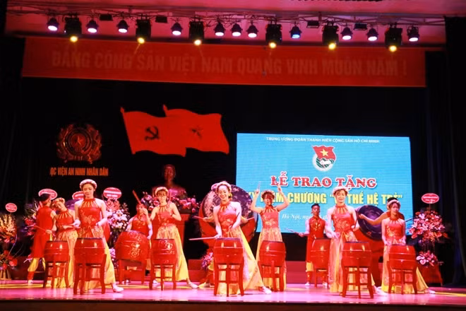 Chương trình nghệ thuật “Vinh quang Công an nhân dân Việt Nam” nhân kỷ niệm 73 năm Ngày truyền thống Công an nhân dân Việt Nam (19/8/1945 – 19/8/2018).