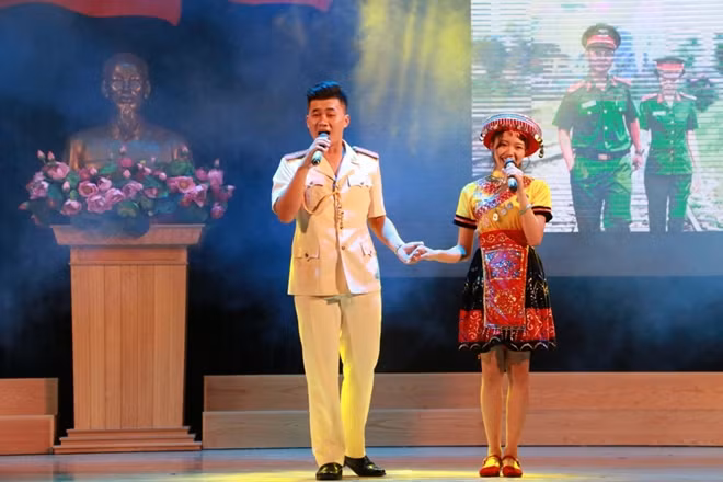 Song ca nam, nữ "Tình yêu lính trẻ công an"