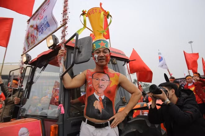 Từ những bộ cánh kỳ lạ...