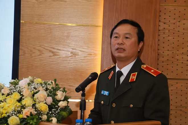 Thiếu tướng Bùi Minh Giám phát biểu tại Hội thảo quốc tế đánh giá kết quả và giải pháp nâng cao chất lượng dạy và học tiếng Anh trong các trường Công an nhân dân.