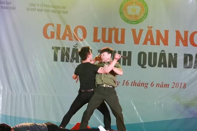 Những tiết mục võ thuật đầy cuốn hút do các sinh viên Học viện ANND thể hiện trong đêm giao lưu.