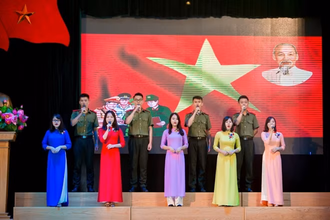 Hội thi “Học viên Học viện ANND học tập, thực hiện 6 điều Bác Hồ dạy " là sự thể hiện tài năng và sự khéo léo của các học viên ANND thông qua các tiết mục văn nghệ.