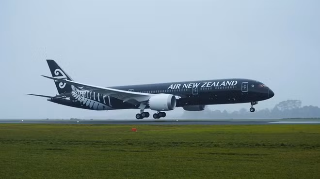Hãng hàng không quốc gia New Zealand buộc phải giảm tải số chuyến bay và số khách do lo ngại các cơ sở cách ly quá tải. Ảnh: Stuff