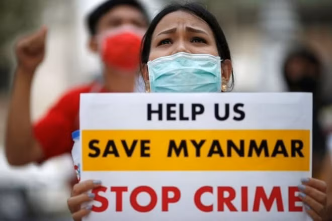 Những tuyên bố của quân đội vẫn chưa thuận với ý dân. Ảnh: Reuters