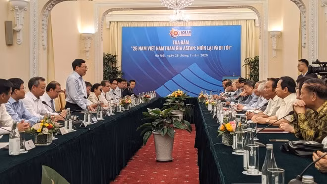 Các đại biểu tham dự buổi tọa đàm.