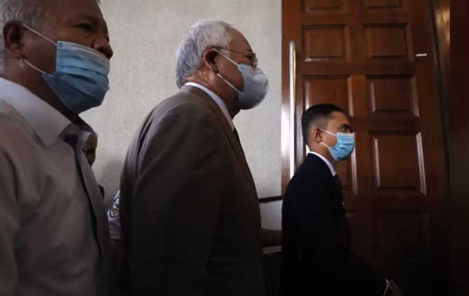 Cựu Thủ tướng Malaysia Najib Razak lãnh án tù kéo dài hơn một thập kỷ. Ảnh: Reuters