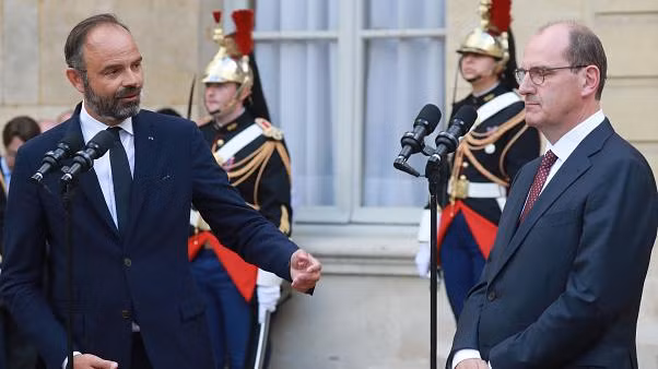 Ông Philippe chuyển giao quyền lực cho tân Thủ tướng Castex. Ảnh: France News