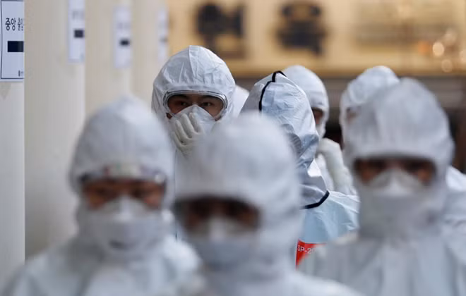 Hàn Quốc đang ở rất gần thời điểm bước ngoặt trong cuộc chiến chống COVID-19. Ảnh: Reuters