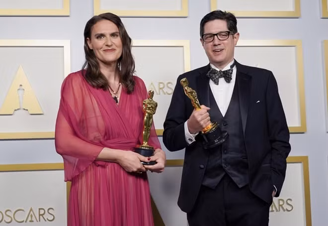 Alice Doyard và Anthony Giacchino được vinh danh ở hạng mục "Phim tài liệu ngắn xuất sắc nhất" với bộ phim Colette. Bộ phim kể về câu chuyện của Colette Marin-Catherine- một binh lính người Pháp trong Thế chiến II. Bộ phim được phát hành bởi The Guardian.