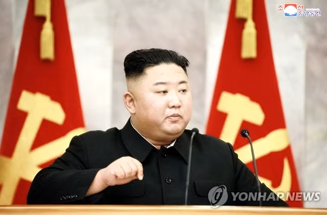 Nhà lãnh đạo Triều Tiên Kim Jong-un chủ trì cuộc họp diễn ra hôm 18/7 vừa qua. Ảnh: Yonhap