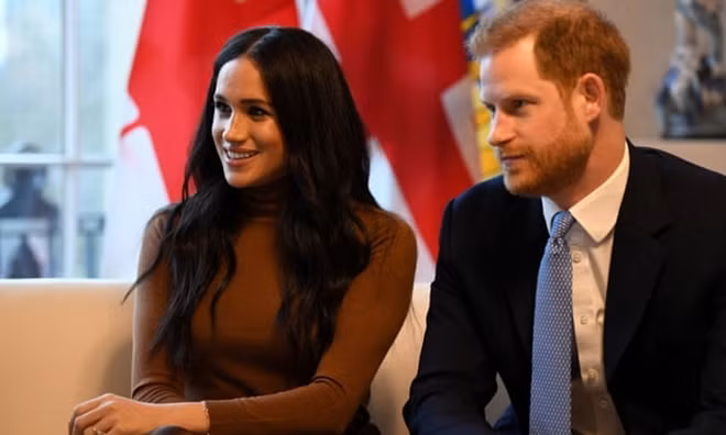 Cặp vợ chồng Harry và Meghan đã đưa ra một loạt động thái nhằm vào truyền thông sau khi rời Hoàng gia Anh. Ảnh: TG