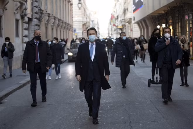 Ván bài của ông Renzi đã đặt Thủ tướng Giuseppe Conte vào tình thế khó khăn. Ảnh: NY Times