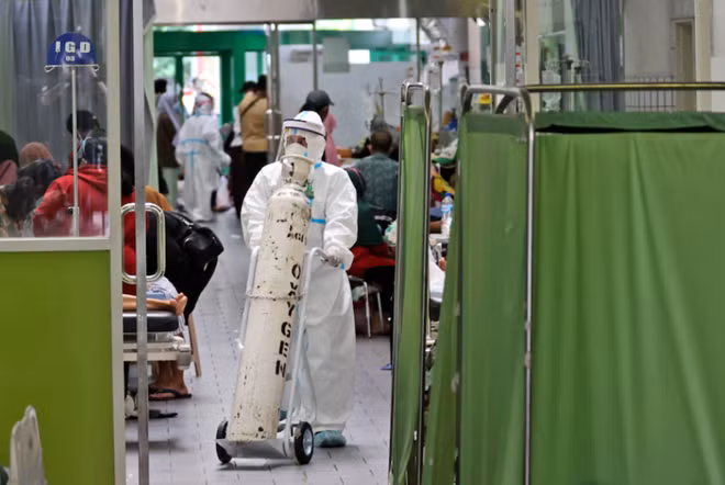 Quốc gia đông dân thứ tư thế giới đang cạn kiệt oxy để điều trị COVID-19. Ảnh: Reuters