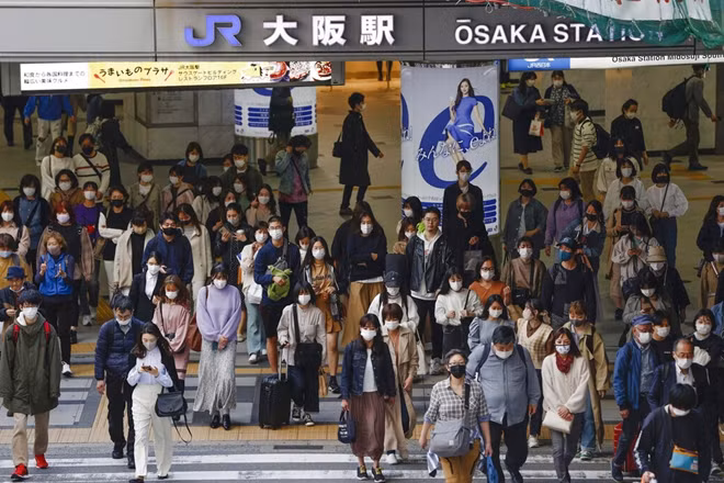 Hệ thống y tế tại Osaka, thành phố lớn thứ 3 tại Nhật Bản, đang đứng trước nguy cơ sụp đổ vì COVID-19. Ảnh: Reuters