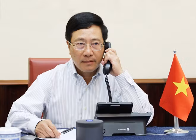 Phó Thủ tướng, Bộ trưởng Ngoại giao Phạm Bình Minh điện đàm với Ngoại trưởng Mỹ Mike Pompeo. Ảnh: MOFA