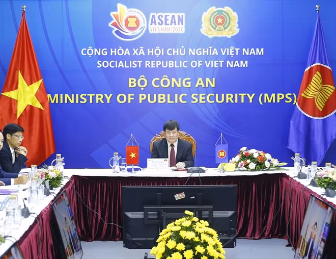 Trung tướng Nguyễn Thanh Sơn, Cục trưởng Cục Đối ngoại phát biểu tại hội nghị.