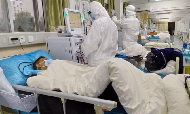 Các nạn nhân nhiêm virus corona được điều trị tại bênh viện Vũ Hán. Ảnh: Reuters