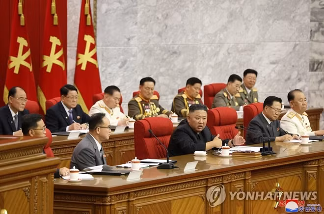 Nhà lãnh đạo Triều Tiên chủ trì kỳ họp toàn thể của Trung ương Đảng Lao động. Ảnh: Yonhap
