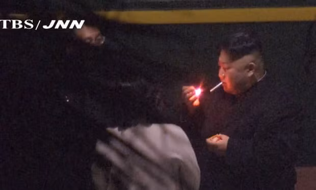 Nhà lãnh đạo Triều Tiên Kim Jong-un được biết đến là một người nghiện thuốc lá nặng. Ảnh: TG
