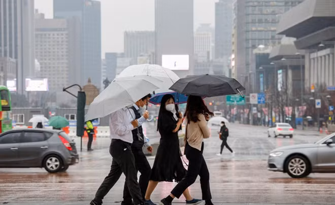 Hàn Quốc sẽ phải áp dụng các biện pháp hạn chế nghiêm ngặt hơn để kiểm dịch. Ảnh: Reuters