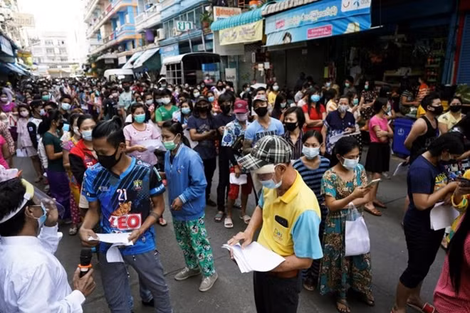 Các ca lây nhiễm COVID-19 trong cộng đồng đang tăng nhanh tại Thái Lan. Ảnh: Reuters